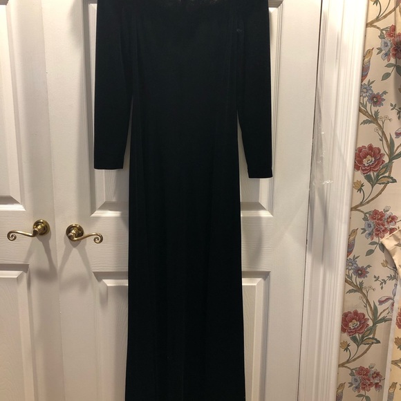 ELEGANT VELVET AND FAUX FUR OFF THE SHOULDER FULL LENGTH GOWN - Picture 10 of 16